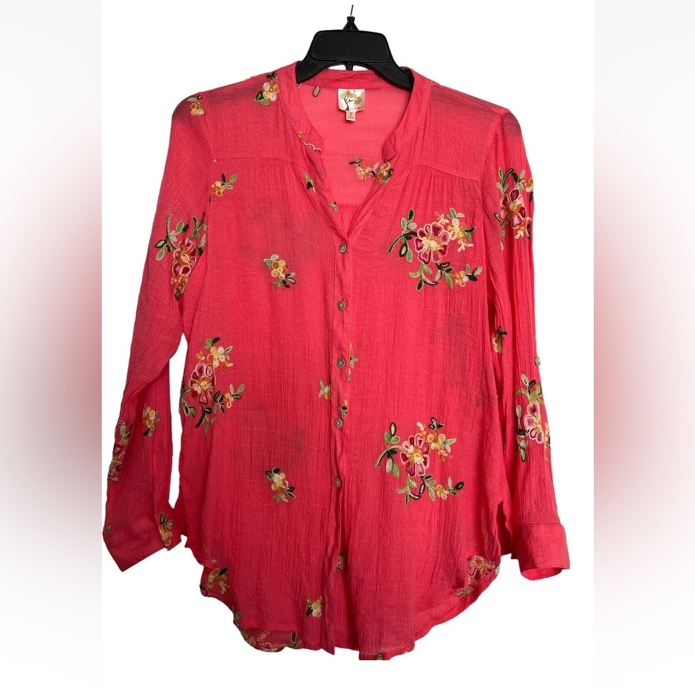 Fig & Flower Shirt Top Women's Lg Hot Pink Floral Embroidered Button Up Roll Tab
